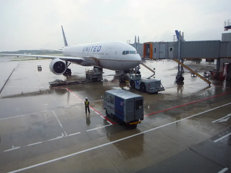 搭乗口に駐機するユナイテッド航空の機体