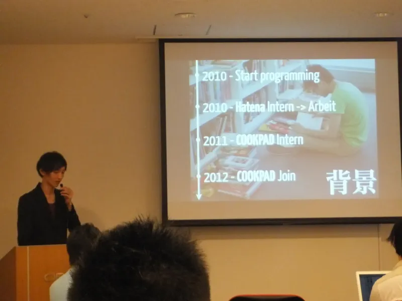 経歴を紹介しながら発表する中村さん